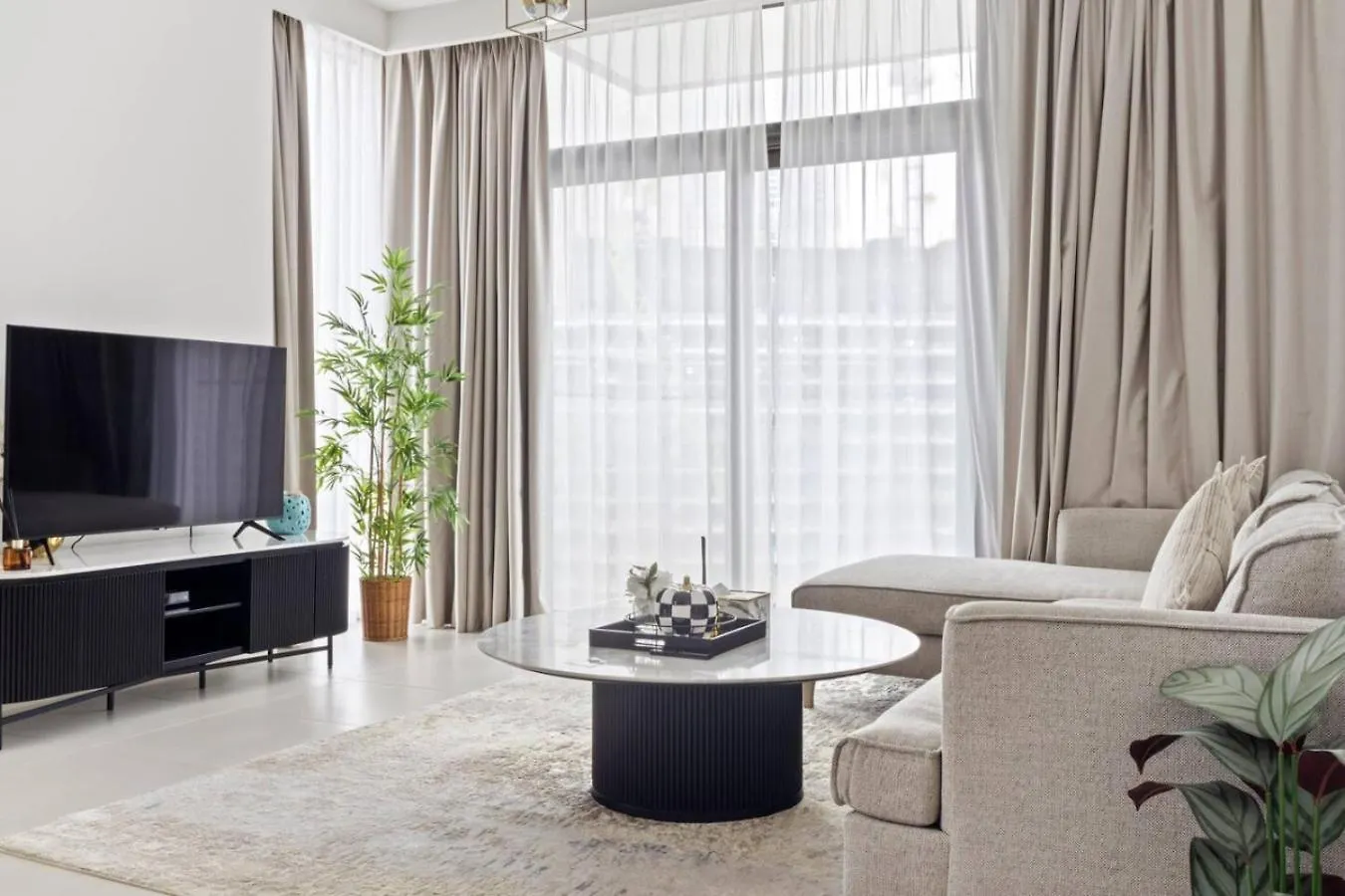 5 Min Walk To Dubai Mall With Burj Khalifa View Apartment