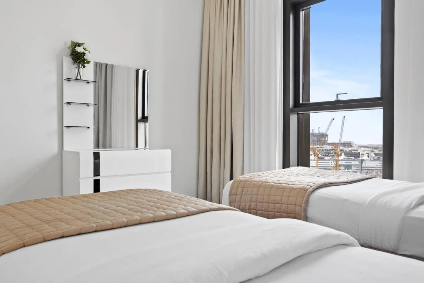 5 Min Walk To Dubai Mall With Burj Khalifa View Apartment